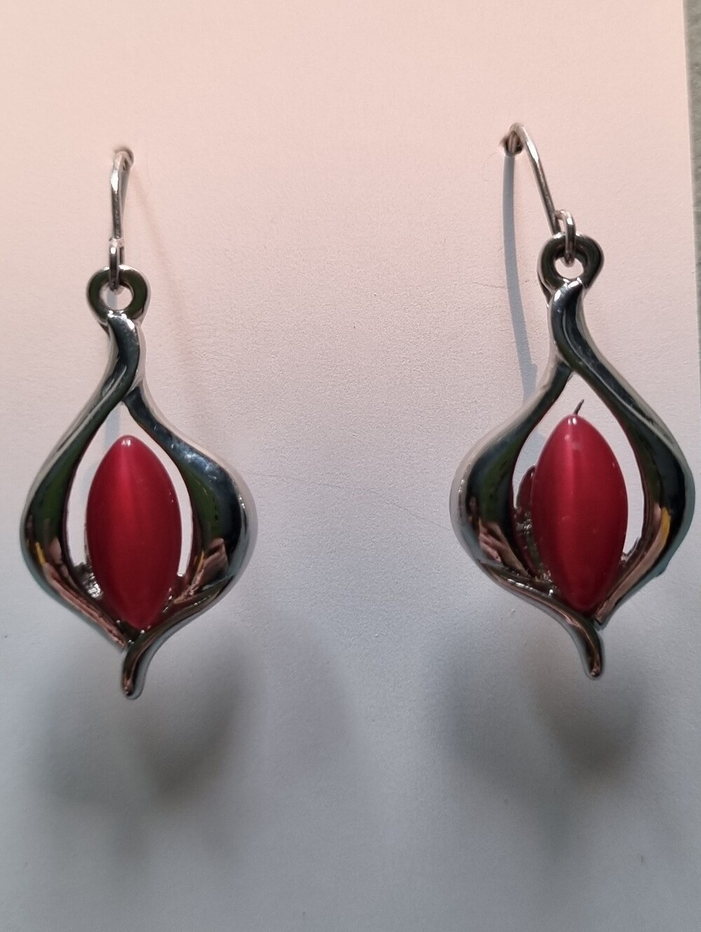 💛 Or 3/$10 | Simple Art Nouveau Earrings In Red And Silver Toned